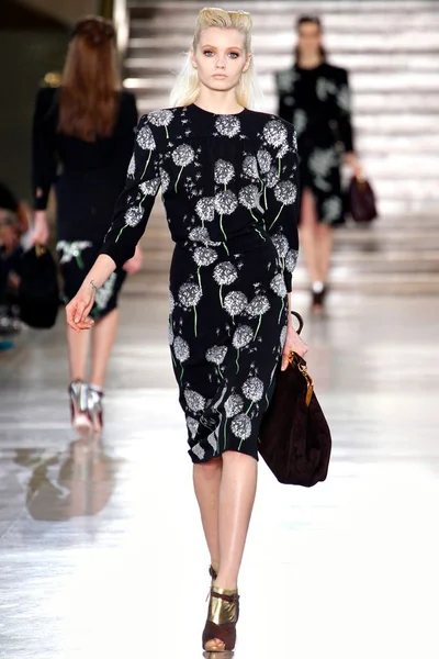 Look 25